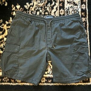 Men’s American Rag string pull on cargo shorts size XL dark gray